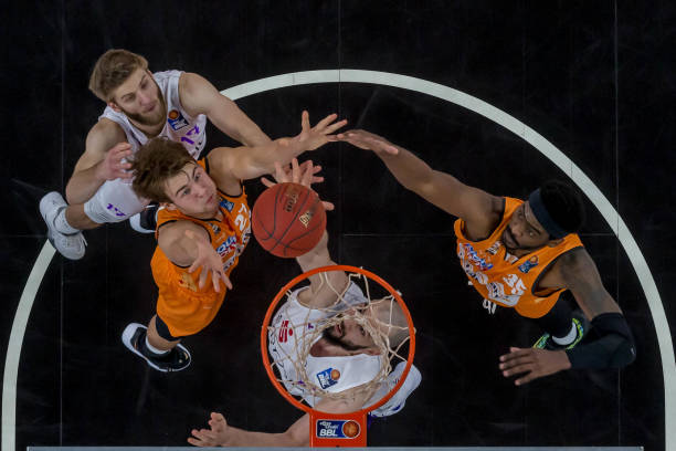 强劲的开球 强劲的开球