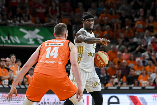 配上夸张表 配上夸张表